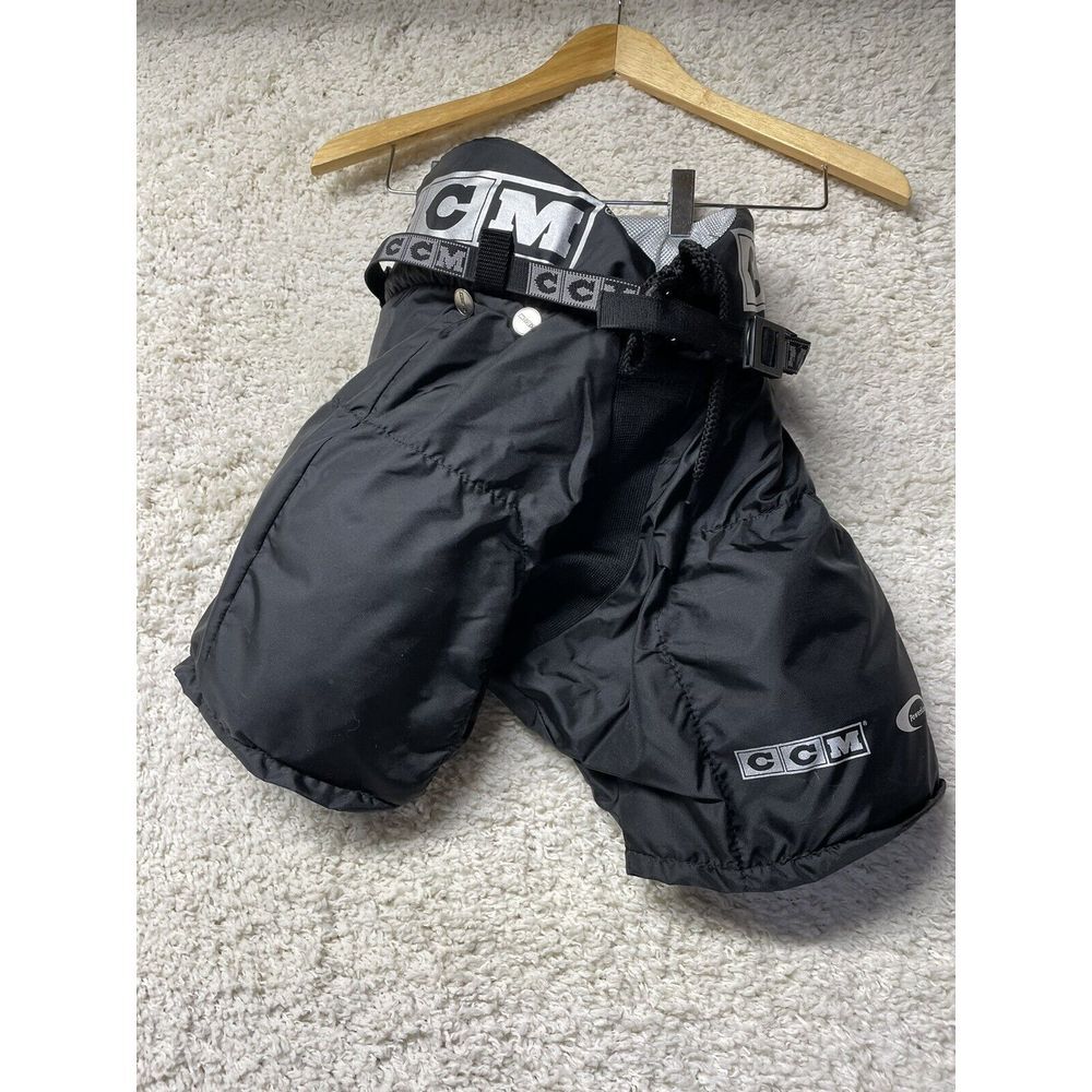 CCM 152 tacks Black Protective Padded‎ Hockey Shorts Youth medium GUC